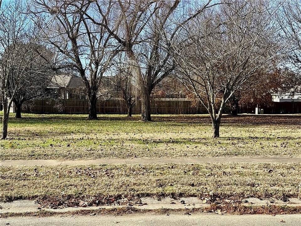 1st image of 511 Westwood Ave #6