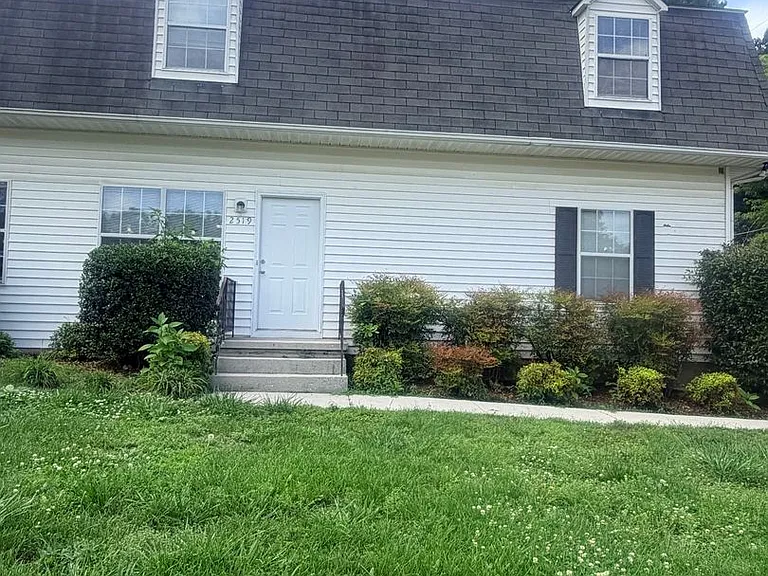 2519 Cedar Ln NE — Photo 1