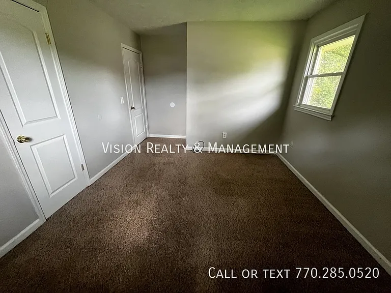 260 Castlegate Cir — Photo 14