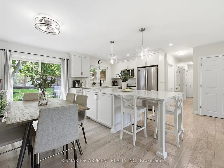 52 Grand Ave — Photo 6