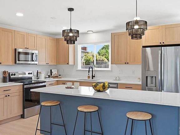 3rd image of 218 Starlite Dr