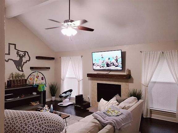 5th image of 16027 Hollow Rock Dr