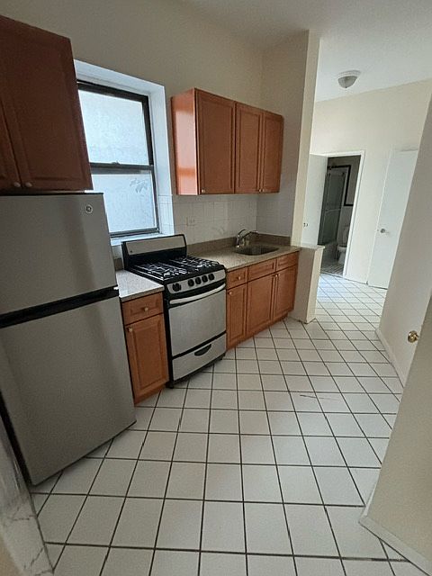 1st image of 1505 Lexington Ave APT 2B