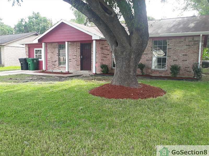 1st image of 9826 Balsam Ln