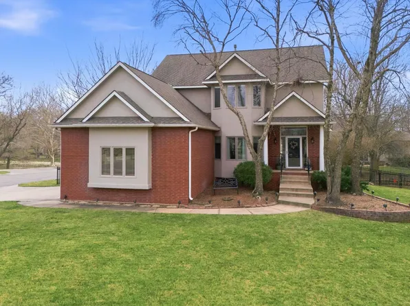 1221 N Hickory Creek Ct, Wichita, KS 67235