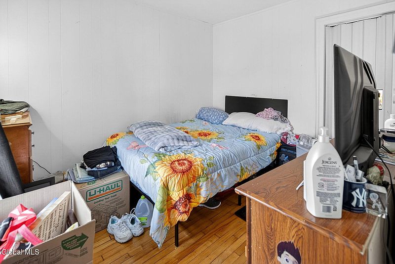 3rd image of 304 2nd Avenue