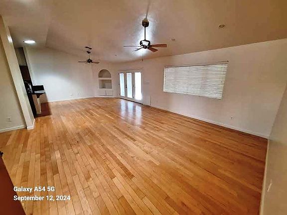 5th image of 10818 N 33rd Pl