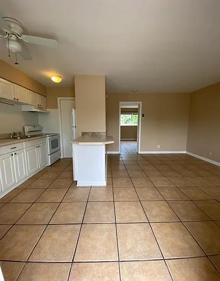 1440 Miami Rd — Photo 5