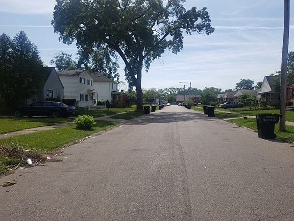 4th image of 19183 Russell St