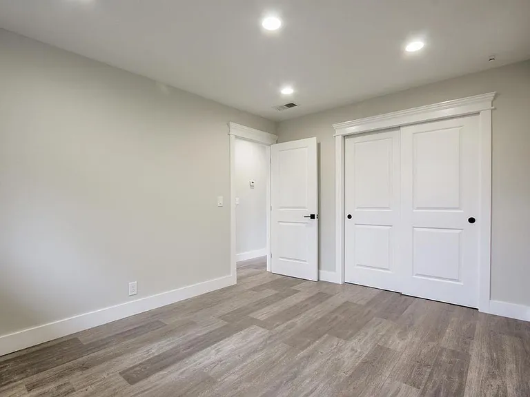 958 Gretchen Ln — Photo 13