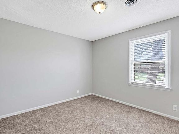 4th image of 114 Lake Forest Ct #1