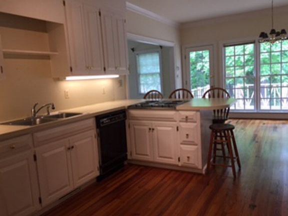 4th image of 14 Wisteria Dr