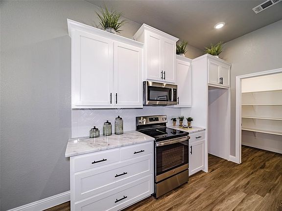 3rd image of 653 Charlotte Ln