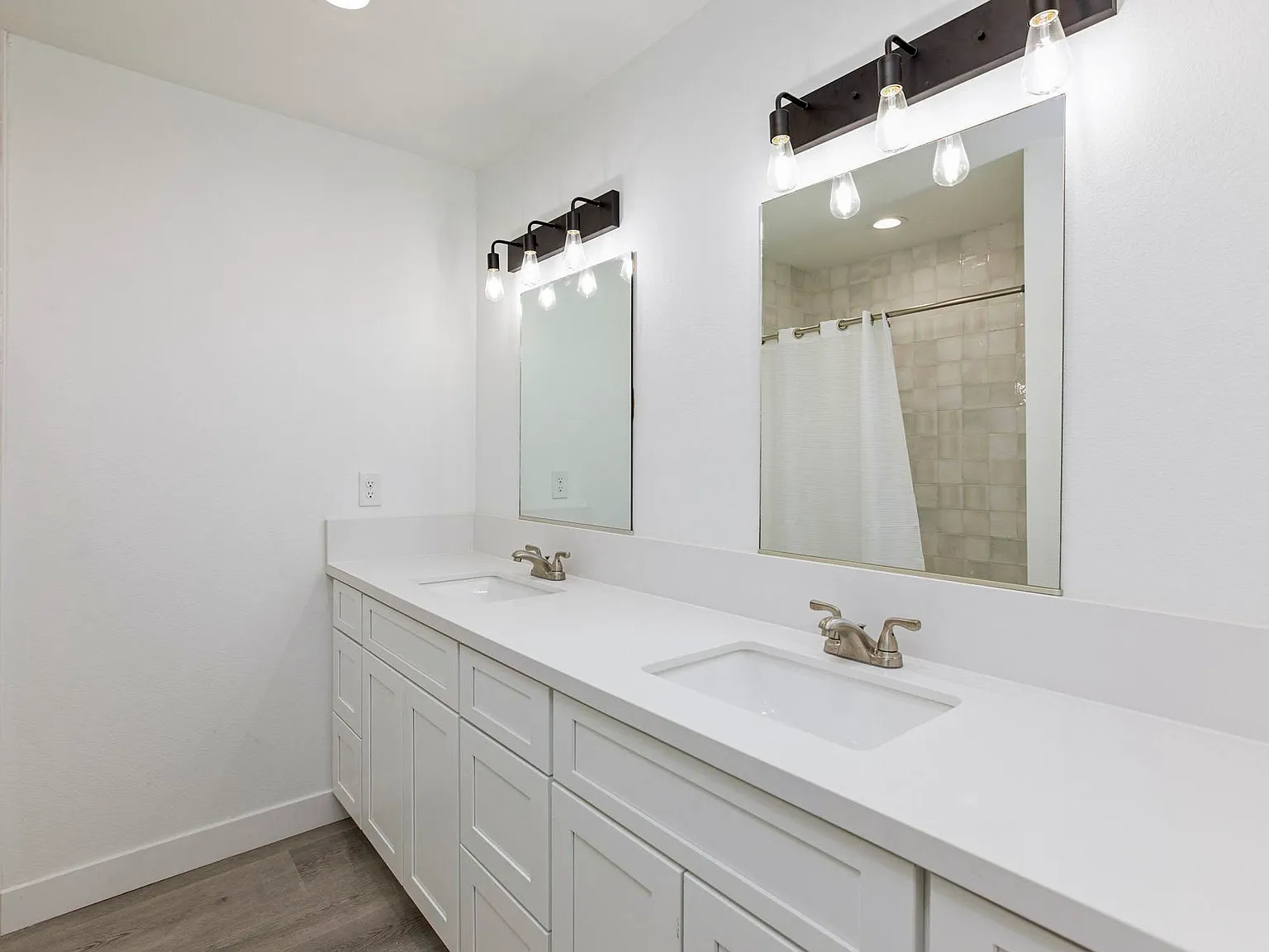 4 bed, 3.0 bath, 1966 sqft, $936 — Photo 4