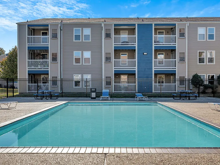 Sunlake Apartments — Photo 50