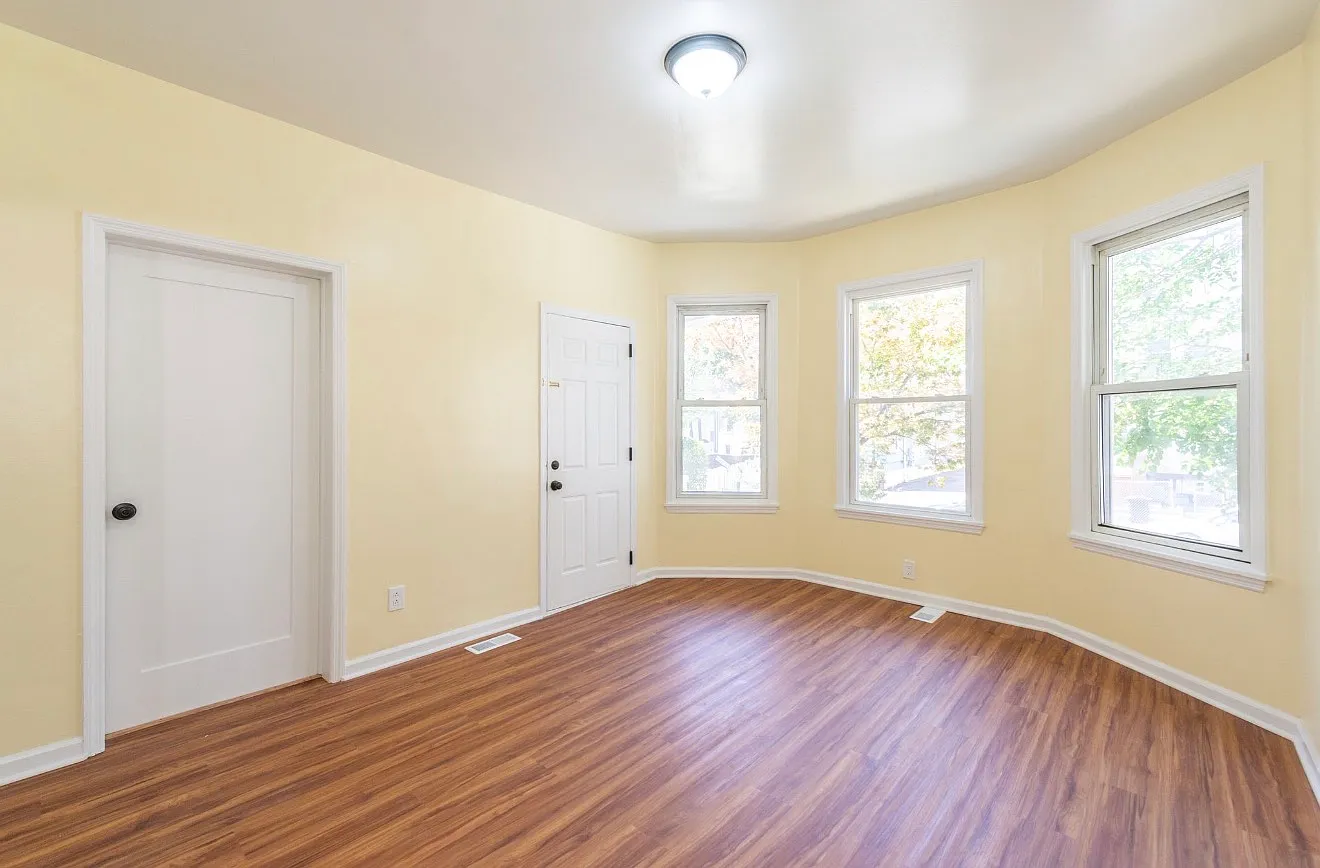 2 bed, 900 sqft, $1,800 — Photo 3