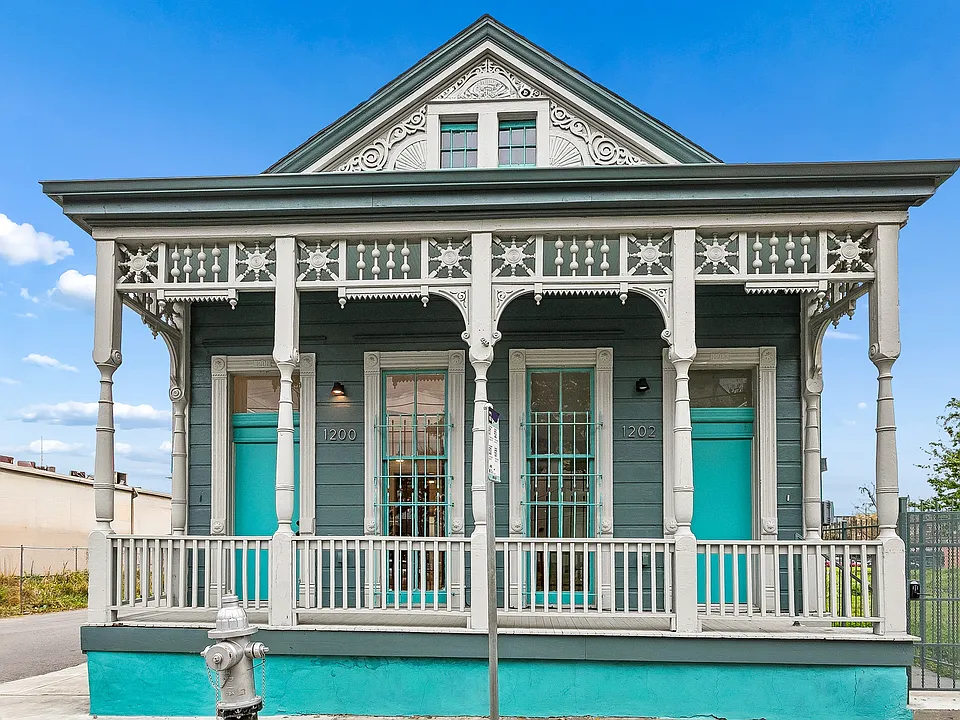 1200 Simon Bolivar Ave