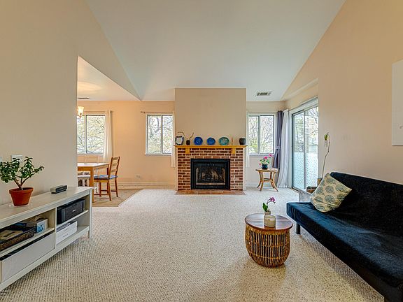 4th image of 606 Fairbanks Ct Unit Z2