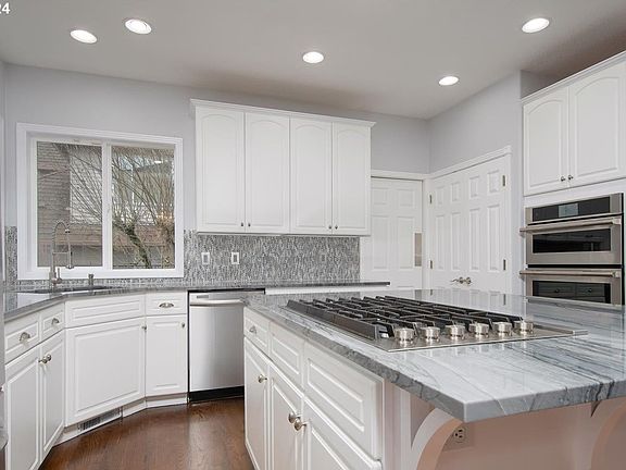2nd image of 13936 SW Hillshire Dr