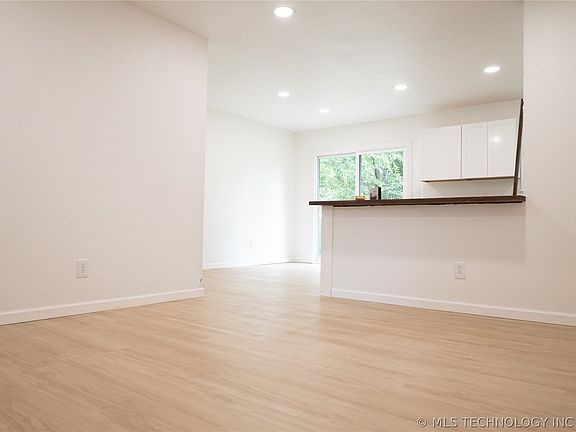 5th image of 909 W El Paso Pl