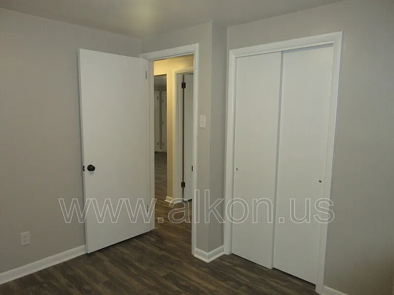 1097 Roseanne Ave — Photo 14