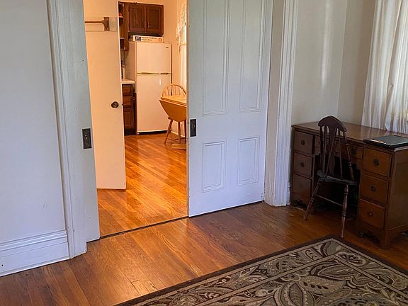 3rd image of 415 E 7th St #3