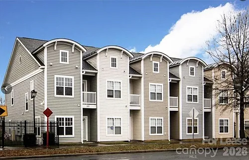 164 Parkwood Ave Photo 1
