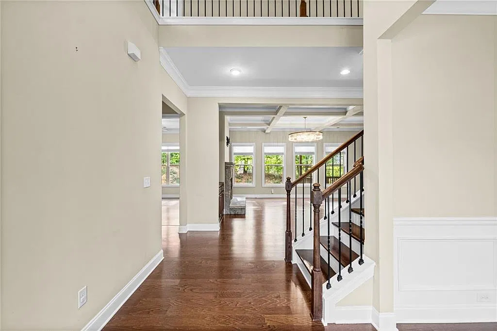 5 bed, 4.0 bath, 4438 sqft, $5,300 — Photo 4