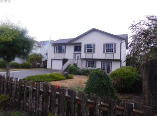 830 Prefontaine Dr, Coos Bay, OR
