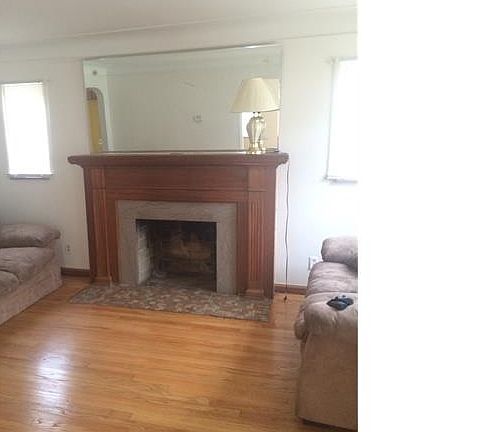 4th image of 10347 Somerset Ave