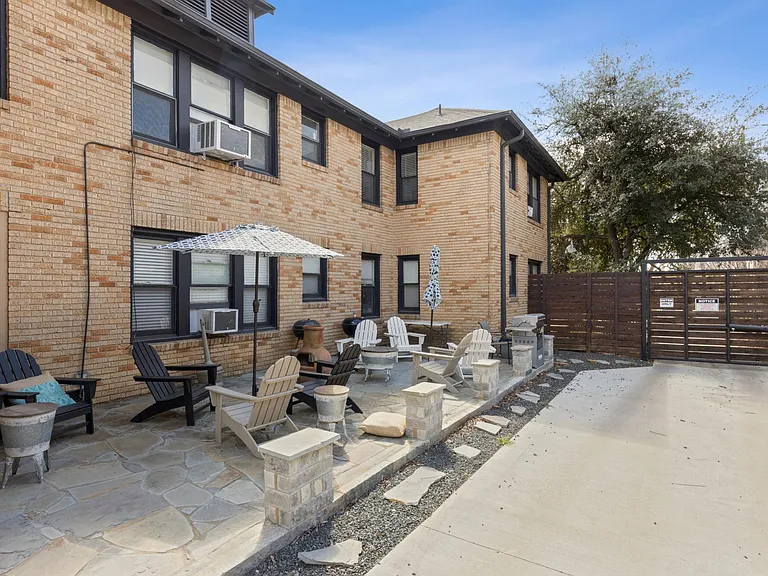 5849 Oram St — Photo 15