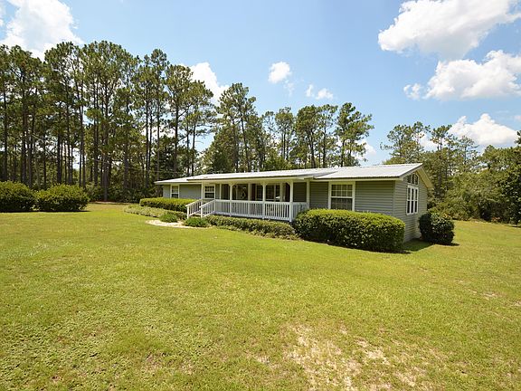 3rd image of 1420 Daisy Ln