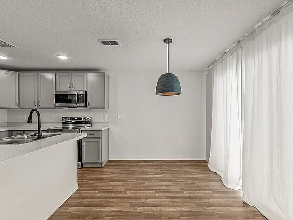5th image of 271 Wendover Rd SW