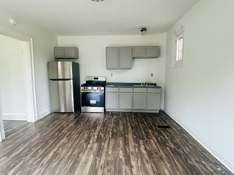 313 W Pike St #101 — Photo 3