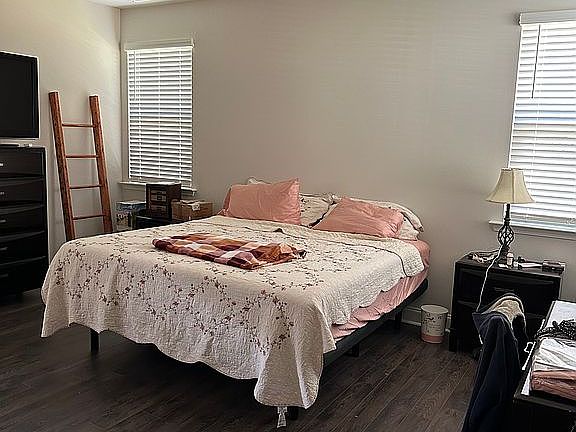 3rd image of 118 Kay St