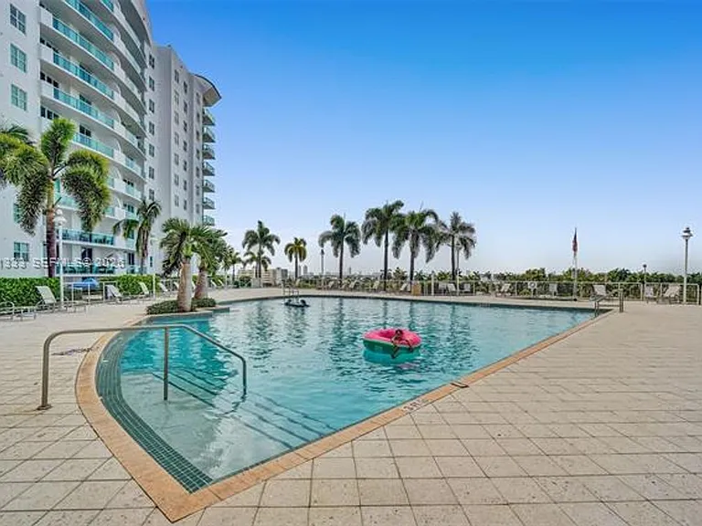 7900 Harbor Island Dr #704 — Photo 12