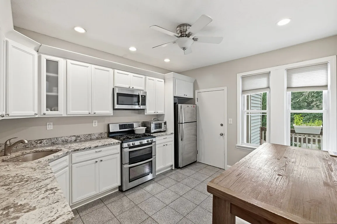 2 bed, 842 sqft, $3,750 — Photo 1