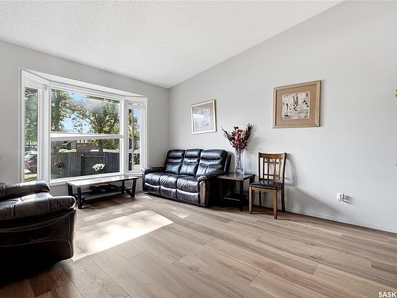 4th image of 1054 Bayda CRESCENT