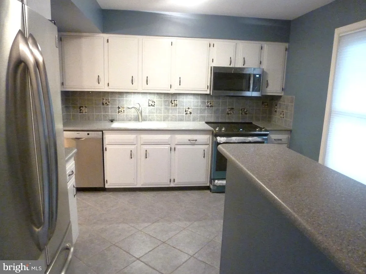 Building Photo - 704 Allenview Dr