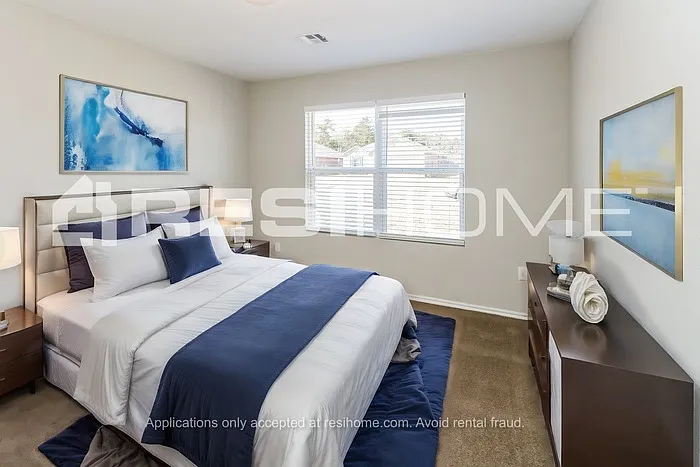 916 Klare Ln — Photo 8