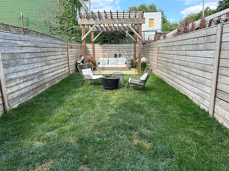 1239 E Palmer St — Photo 28