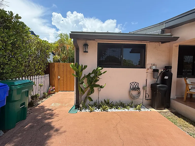 4001 NW 4th Ter — Photo 16