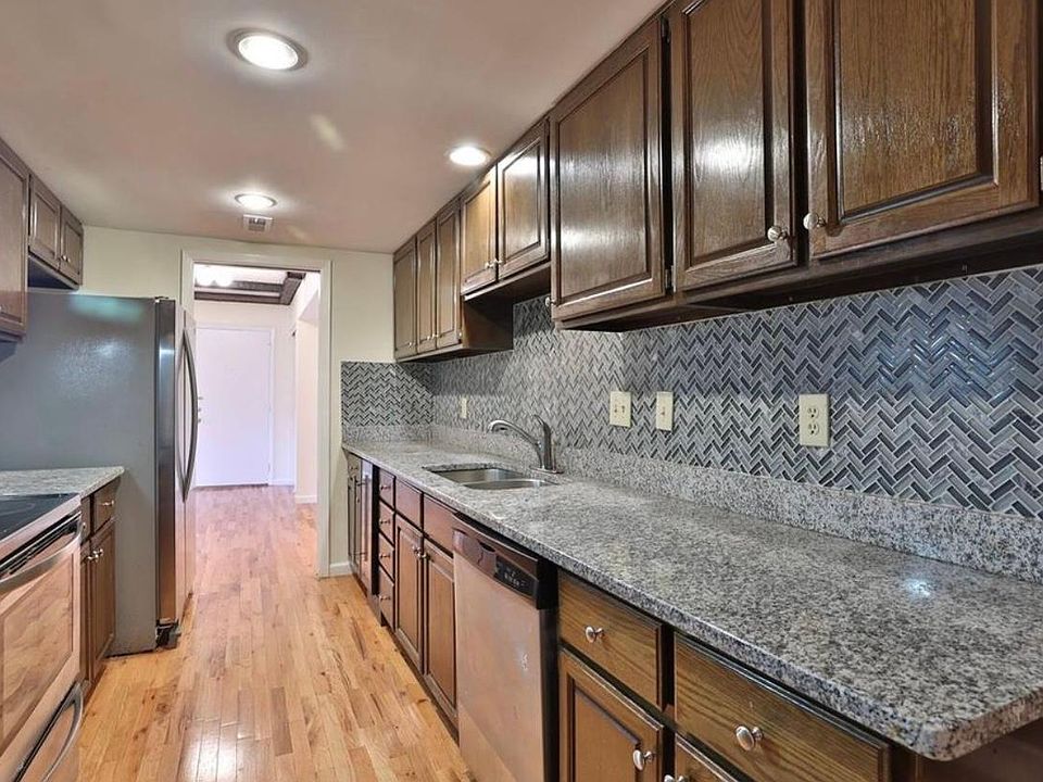 1st image of 15 Vale Ave Unit 6