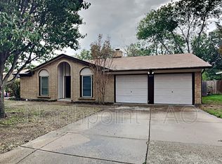 1033 Livingston Dr, Hurst, TX 76053