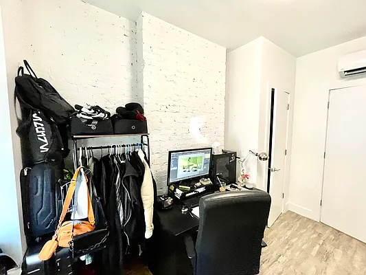 Rented by Pear NYC LLC | media 40