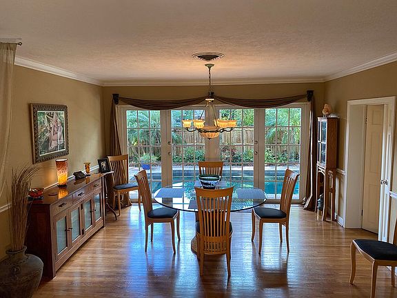 Dining Room Pool View