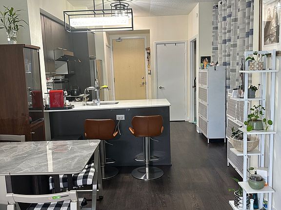 3rd image of 30 Roehampton Ave #417