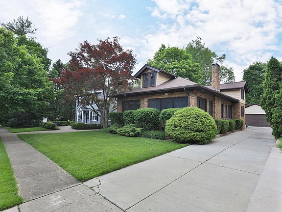 3rd image of 40 W Stafford Ave