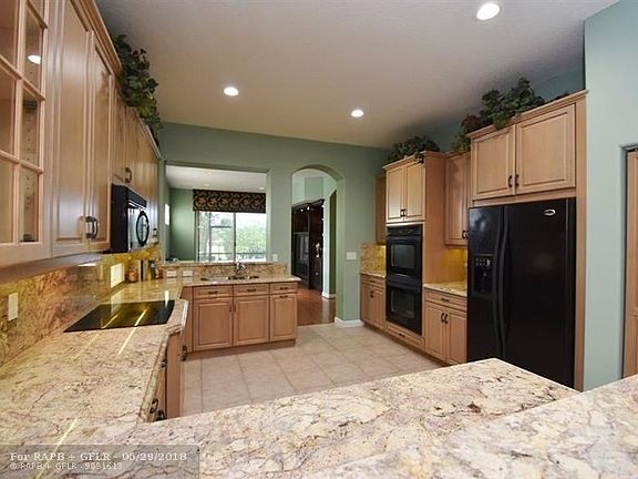 ANOTHER VIEW OF HUGE KITCHEN