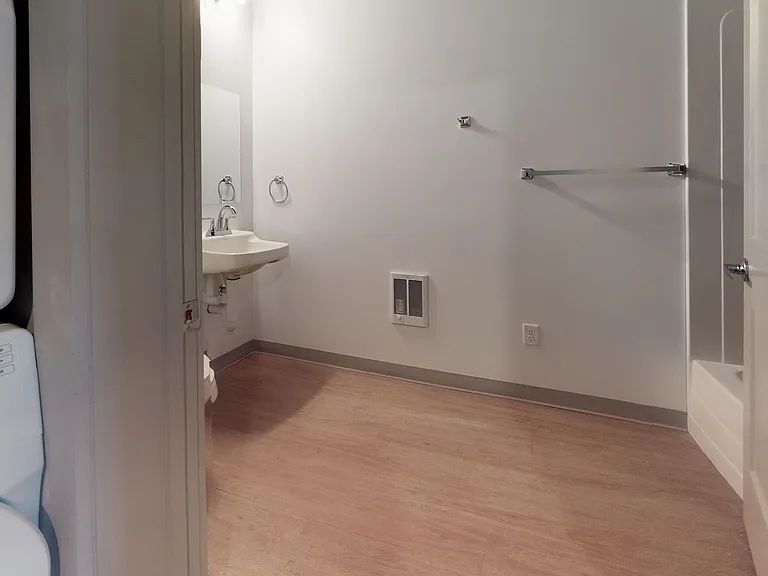 327 W Seneca — Photo 25